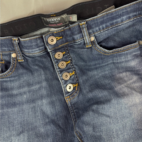 Torrid Bombshell Skinny Premium Stretch Button Fly High-Rise Jean NWOT - Picture 4 of 5